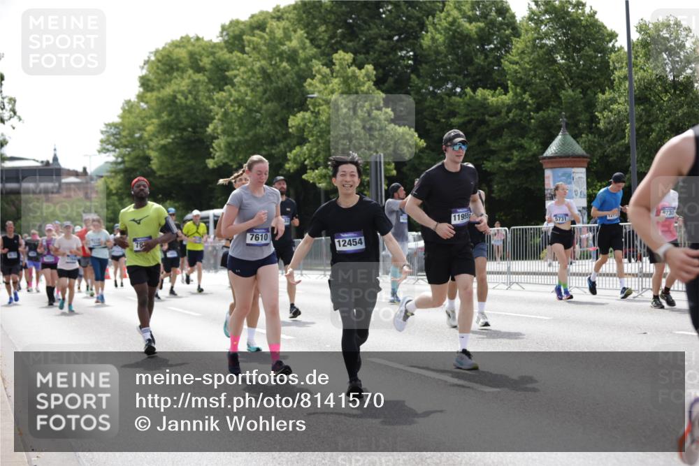 29.06.2025 - hella hamburg halbmarathon Jannik Wohlers http://msf.ph/oto/8141570 29.06.2025 10:43:47 Lombardsbrücke 1519, 1802, 1804, 2186, 2343, 2610, 2692, 3065, 3596, 4636, 4898, 5001, 5127, 5730, 5731, 5902, 5905, 7326, 7610, 7818, 7842, 8272, 8591, 8763, 8957, 9073, 9510, 9879, 10223, 11955, 12256, 12322, 12445, 12803, 12995, 13629, 13809, 13832, 13973, 13987, 14031, 14654, 14842, 14874, 15675, 16244, 17582, 17844 meine-sportfotos.de