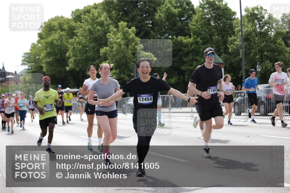 29.06.2025 - hella hamburg halbmarathon Jannik Wohlers http://msf.ph/oto/8141605 29.06.2025 10:43:48 Lombardsbrücke 1345, 1519, 1802, 1804, 2186, 2343, 2610, 2692, 3065, 3596, 4496, 4636, 4898, 5127, 5647, 5730, 5731, 5902, 5905, 7326, 7610, 7818, 7842, 8272, 8591, 8763, 8957, 9510, 10223, 11955, 12256, 12322, 12445, 12803, 12995, 13629, 13809, 13832, 13906, 13973, 13987, 14031, 14123, 14654, 14842, 14874, 15646, 15675, 16244, 17582, 17844 meine-sportfotos.de