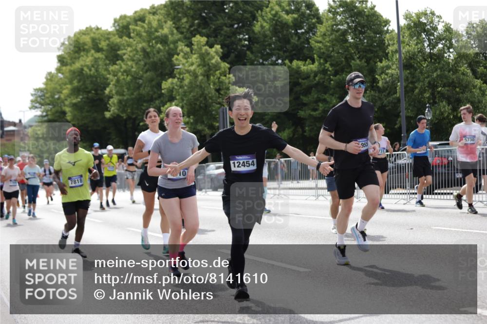 29.06.2025 - hella hamburg halbmarathon Jannik Wohlers http://msf.ph/oto/8141610 29.06.2025 10:43:48 Lombardsbrücke 1345, 1519, 1802, 1804, 2186, 2343, 2610, 2692, 3065, 3596, 4496, 4636, 4898, 5127, 5647, 5730, 5731, 5902, 5905, 7326, 7610, 7818, 7842, 8272, 8591, 8763, 8957, 9510, 10223, 11955, 12256, 12322, 12445, 12803, 12995, 13629, 13809, 13832, 13906, 13973, 13987, 14031, 14123, 14654, 14842, 14874, 15646, 15675, 16244, 17582, 17844 meine-sportfotos.de