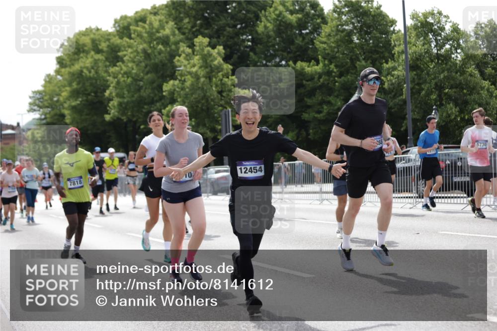 29.06.2025 - hella hamburg halbmarathon Jannik Wohlers http://msf.ph/oto/8141612 29.06.2025 10:43:48 Lombardsbrücke 1345, 1519, 1802, 1804, 2186, 2343, 2610, 2692, 3065, 3596, 4496, 4636, 4898, 5127, 5647, 5730, 5731, 5902, 5905, 7326, 7610, 7818, 7842, 8272, 8591, 8763, 8957, 9510, 10223, 11955, 12256, 12322, 12445, 12803, 12995, 13629, 13809, 13832, 13906, 13973, 13987, 14031, 14123, 14654, 14842, 14874, 15646, 15675, 16244, 17582, 17844 meine-sportfotos.de