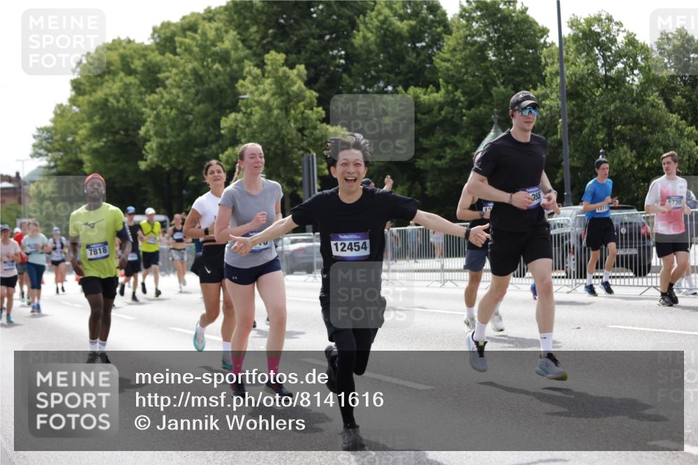 29.06.2025 - hella hamburg halbmarathon Jannik Wohlers http://msf.ph/oto/8141616 29.06.2025 10:43:48 Lombardsbrücke 1345, 1519, 1802, 1804, 2186, 2343, 2610, 2692, 3065, 3596, 4496, 4636, 4898, 5127, 5647, 5730, 5731, 5902, 5905, 7326, 7610, 7818, 7842, 8272, 8591, 8763, 8957, 9510, 10223, 11955, 12256, 12322, 12445, 12803, 12995, 13629, 13809, 13832, 13906, 13973, 13987, 14031, 14123, 14654, 14842, 14874, 15646, 15675, 16244, 17582, 17844 meine-sportfotos.de