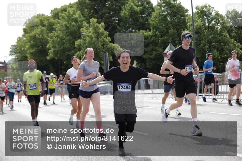 29.06.2025 - hella hamburg halbmarathon Jannik Wohlers http://msf.ph/oto/8141622 29.06.2025 10:43:48 Lombardsbrücke 1345, 1519, 1802, 1804, 2186, 2343, 2610, 2692, 3065, 3596, 4496, 4636, 4898, 5127, 5647, 5730, 5731, 5902, 5905, 7326, 7610, 7818, 7842, 8272, 8591, 8763, 8957, 9510, 10223, 11955, 12256, 12322, 12445, 12803, 12995, 13629, 13809, 13832, 13906, 13973, 13987, 14031, 14123, 14654, 14842, 14874, 15646, 15675, 16244, 17582, 17844 meine-sportfotos.de