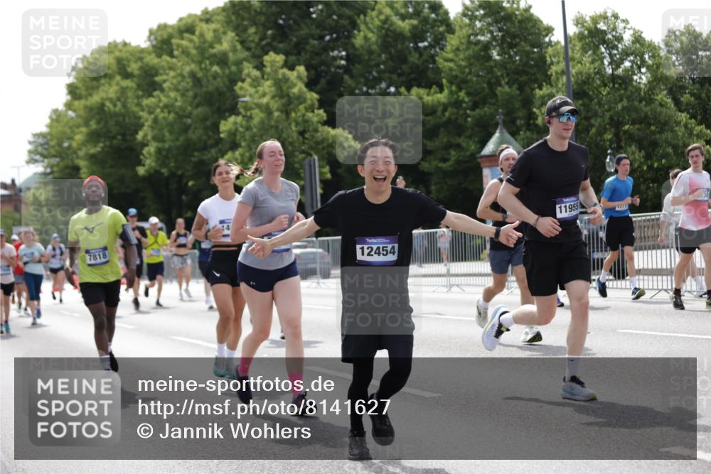 29.06.2025 - hella hamburg halbmarathon Jannik Wohlers http://msf.ph/oto/8141627 29.06.2025 10:43:48 Lombardsbrücke 1345, 1519, 1802, 1804, 2186, 2343, 2610, 2692, 3065, 3596, 4496, 4636, 4898, 5127, 5647, 5730, 5731, 5902, 5905, 7326, 7610, 7818, 7842, 8272, 8591, 8763, 8957, 9510, 10223, 11955, 12256, 12322, 12445, 12803, 12995, 13629, 13809, 13832, 13906, 13973, 13987, 14031, 14123, 14654, 14842, 14874, 15646, 15675, 16244, 17582, 17844 meine-sportfotos.de