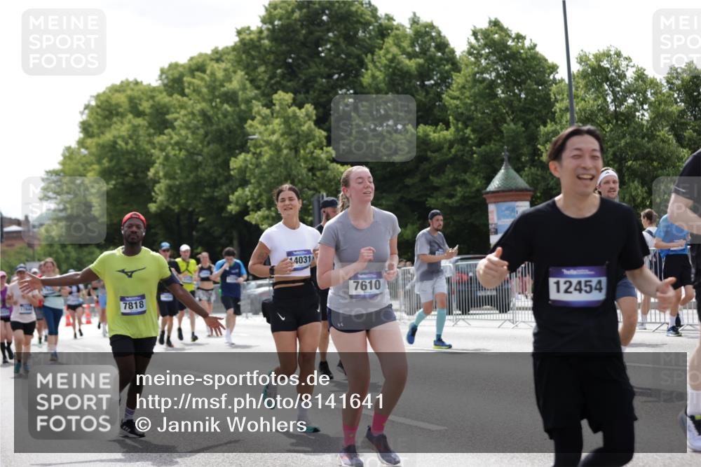 29.06.2025 - hella hamburg halbmarathon Jannik Wohlers http://msf.ph/oto/8141641 29.06.2025 10:43:49 Lombardsbrücke 1345, 1519, 1802, 1804, 2186, 2343, 2610, 2692, 3065, 3596, 4496, 4636, 4898, 5127, 5647, 5730, 5731, 5902, 5905, 7326, 7610, 7818, 7842, 8272, 8591, 8763, 8957, 9510, 10223, 11955, 12256, 12322, 12445, 12803, 12995, 13629, 13809, 13832, 13906, 13973, 13987, 14031, 14123, 14654, 14842, 14874, 15646, 15675, 16244, 16805, 17314, 17582, 17844 meine-sportfotos.de