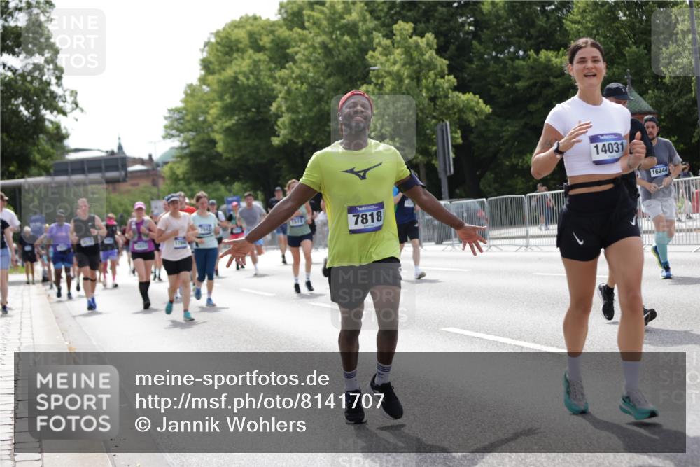 29.06.2025 - hella hamburg halbmarathon Jannik Wohlers http://msf.ph/oto/8141707 29.06.2025 10:43:50 Lombardsbrücke 1345, 1519, 1802, 1804, 2186, 2343, 2610, 2692, 3065, 3596, 4496, 4898, 5127, 5647, 5730, 5731, 7326, 7610, 7818, 7842, 8272, 8591, 8763, 8957, 9510, 10223, 11825, 11955, 12256, 12322, 12445, 12803, 12995, 13629, 13809, 13832, 13906, 13973, 13987, 14031, 14123, 14654, 14842, 14874, 15646, 15675, 16244, 16805, 17273, 17314, 17582, 17844, 17968 meine-sportfotos.de