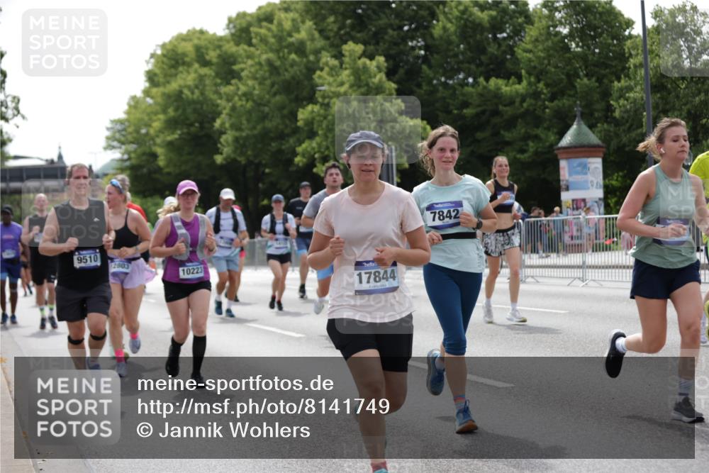 29.06.2025 - hella hamburg halbmarathon Jannik Wohlers http://msf.ph/oto/8141749 29.06.2025 10:43:54 Lombardsbrücke 1345, 1519, 2186, 2343, 2610, 2692, 3065, 3596, 4496, 4898, 5647, 5730, 5731, 7610, 7818, 7842, 8272, 8591, 8763, 8957, 9510, 10223, 10303, 10304, 11825, 11955, 12256, 12322, 12445, 12803, 12995, 13330, 13390, 13629, 13832, 13906, 13987, 14031, 14091, 14123, 14654, 14842, 14874, 15646, 16244, 16805, 17273, 17314, 17582, 17844, 17968 meine-sportfotos.de