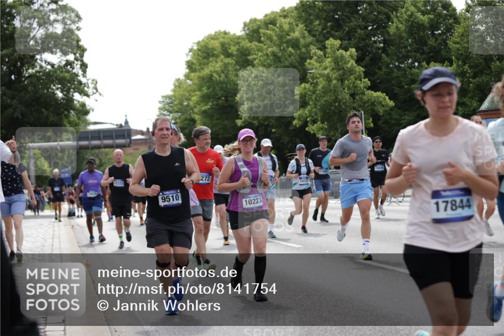 29.06.2025 - hella hamburg halbmarathon Jannik Wohlers http://msf.ph/oto/8141754 29.06.2025 10:43:55 Lombardsbrücke 1345, 1519, 2186, 2343, 2610, 2692, 3065, 3596, 4496, 4898, 5647, 5730, 5731, 7610, 7818, 7842, 8272, 8591, 8763, 9510, 10223, 10303, 10304, 11825, 11955, 12256, 12322, 12445, 12803, 12995, 13330, 13390, 13629, 13832, 13906, 13987, 14031, 14091, 14123, 14654, 14842, 14874, 15646, 16244, 16805, 17273, 17314, 17582, 17844, 17968 meine-sportfotos.de