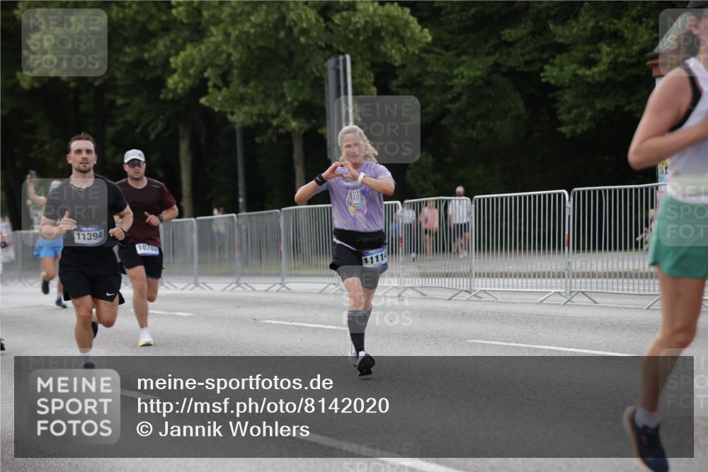 29.06.2025 - hella hamburg halbmarathon Jannik Wohlers http://msf.ph/oto/8142020 29.06.2025 10:07:16 Lombardsbrücke 1173, 1893, 2136, 2190, 3922, 4502, 5100, 6196, 6918, 7019, 7760, 9071, 9967, 10212, 10703, 11114, 11394, 11641, 12378, 16241, 16539, 16915, 18270, 18721, 19134 meine-sportfotos.de