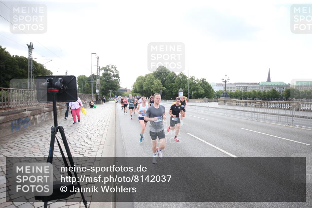 29.06.2025 - hella hamburg halbmarathon Jannik Wohlers http://msf.ph/oto/8142037 29.06.2025 09:45:20 Lombardsbrücke 1686, 1707, 2689, 4129, 4679, 5187, 5550, 6878, 7965, 8190, 10017, 10270, 10484, 10876, 11120, 12232, 12308, 12691, 13066, 13343, 13618, 13686, 14395, 14466, 14549, 14622, 15826, 15887, 16712, 16724, 16755, 17117, 17151, 17191, 17197, 18135, 18177 meine-sportfotos.de