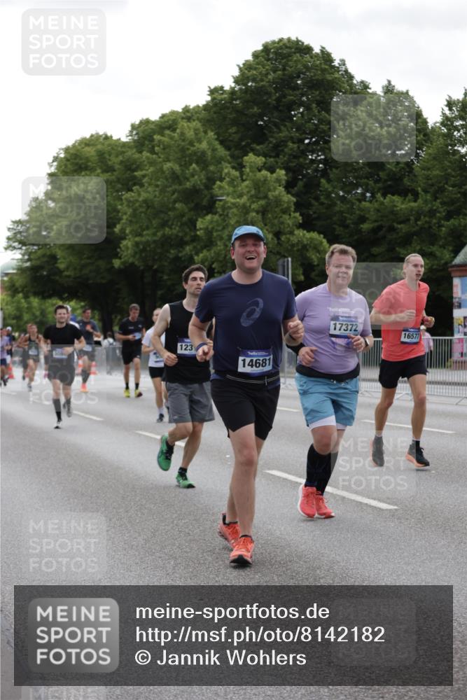 29.06.2025 - hella hamburg halbmarathon Jannik Wohlers http://msf.ph/oto/8142182 29.06.2025 10:44:21 Lombardsbrücke 1273, 1924, 2674, 4215, 4968, 5355, 6841, 6888, 8582, 9036, 9084, 9085, 9331, 9333, 9397, 9536, 10006, 10668, 11272, 12318, 13039, 14325, 14350, 14681, 14971, 15809, 16101, 16494, 16577, 17372, 18454, 18459, 19133 meine-sportfotos.de