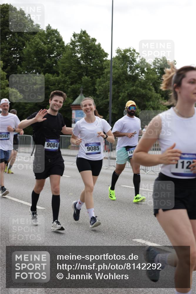 29.06.2025 - hella hamburg halbmarathon Jannik Wohlers http://msf.ph/oto/8142292 29.06.2025 10:44:25 Lombardsbrücke 1273, 1629, 1924, 2674, 3570, 4215, 4275, 4968, 5355, 6841, 6888, 8582, 9036, 9084, 9085, 9331, 9333, 9397, 10668, 10707, 11272, 12318, 13039, 13261, 13580, 14325, 14681, 15809, 16101, 16494, 16577, 16850, 17372, 18454, 18459, 19133 meine-sportfotos.de