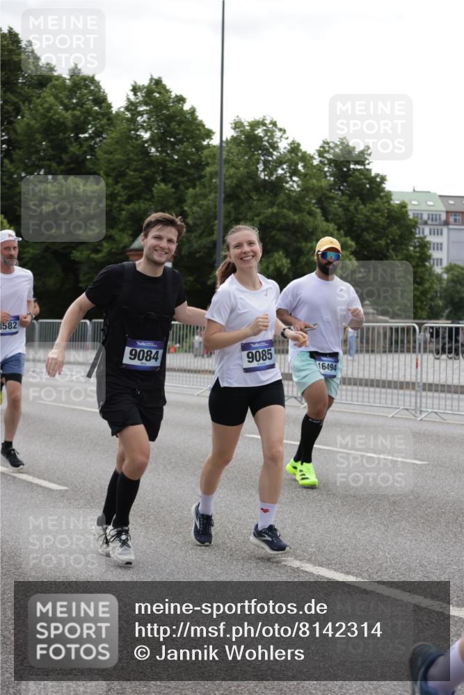 29.06.2025 - hella hamburg halbmarathon Jannik Wohlers http://msf.ph/oto/8142314 29.06.2025 10:44:26 Lombardsbrücke 1024, 1273, 1629, 1924, 2674, 3570, 4215, 4275, 4968, 5355, 6841, 6888, 8582, 8907, 9036, 9084, 9085, 9331, 9333, 9397, 10668, 10707, 11272, 12318, 12394, 13039, 13261, 13580, 14325, 14681, 15809, 16101, 16494, 16577, 16850, 17372, 18230, 19133 meine-sportfotos.de