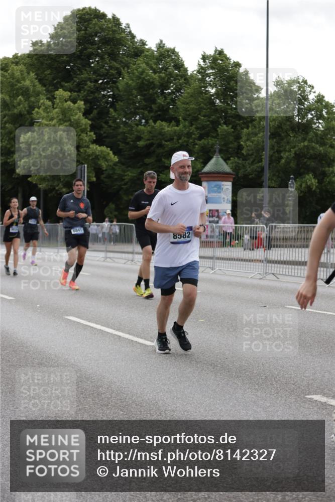 29.06.2025 - hella hamburg halbmarathon Jannik Wohlers http://msf.ph/oto/8142327 29.06.2025 10:44:26 Lombardsbrücke 1024, 1273, 1629, 1924, 2674, 3570, 4215, 4275, 4968, 5355, 6841, 6888, 8582, 8907, 9036, 9084, 9085, 9331, 9333, 9397, 10668, 10707, 11272, 12318, 12394, 13039, 13261, 13580, 14325, 14681, 15809, 16101, 16494, 16577, 16850, 17372, 18230, 19133 meine-sportfotos.de