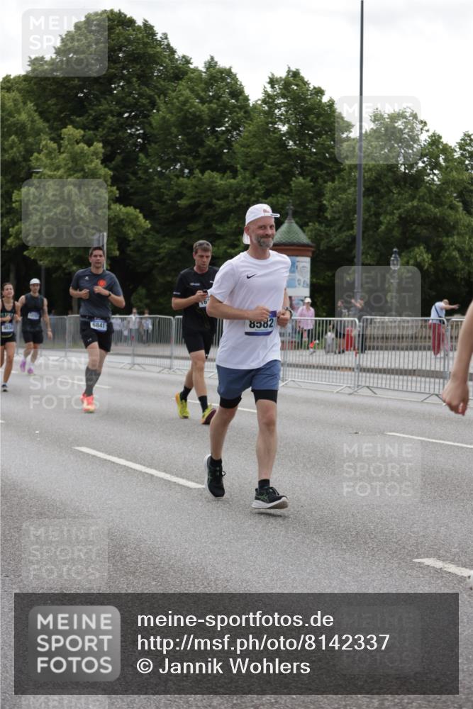 29.06.2025 - hella hamburg halbmarathon Jannik Wohlers http://msf.ph/oto/8142337 29.06.2025 10:44:26 Lombardsbrücke 1024, 1273, 1629, 1924, 2674, 3570, 4215, 4275, 4968, 5355, 6841, 6888, 8582, 8907, 9036, 9084, 9085, 9331, 9333, 9397, 10668, 10707, 11272, 12318, 12394, 13039, 13261, 13580, 14325, 14681, 15809, 16101, 16494, 16577, 16850, 17372, 18230, 19133 meine-sportfotos.de