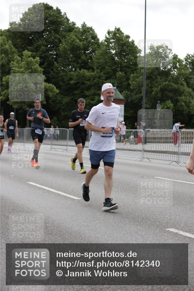 29.06.2025 - hella hamburg halbmarathon Jannik Wohlers http://msf.ph/oto/8142340 29.06.2025 10:44:27 Lombardsbrücke 1024, 1273, 1629, 1924, 2007, 2674, 2779, 3570, 4215, 4275, 6841, 6888, 8582, 8907, 9036, 9084, 9085, 9331, 9333, 10668, 10707, 11272, 12318, 12394, 13039, 13261, 13580, 14325, 14681, 15809, 16101, 16494, 16577, 16850, 17372, 18230, 19133 meine-sportfotos.de