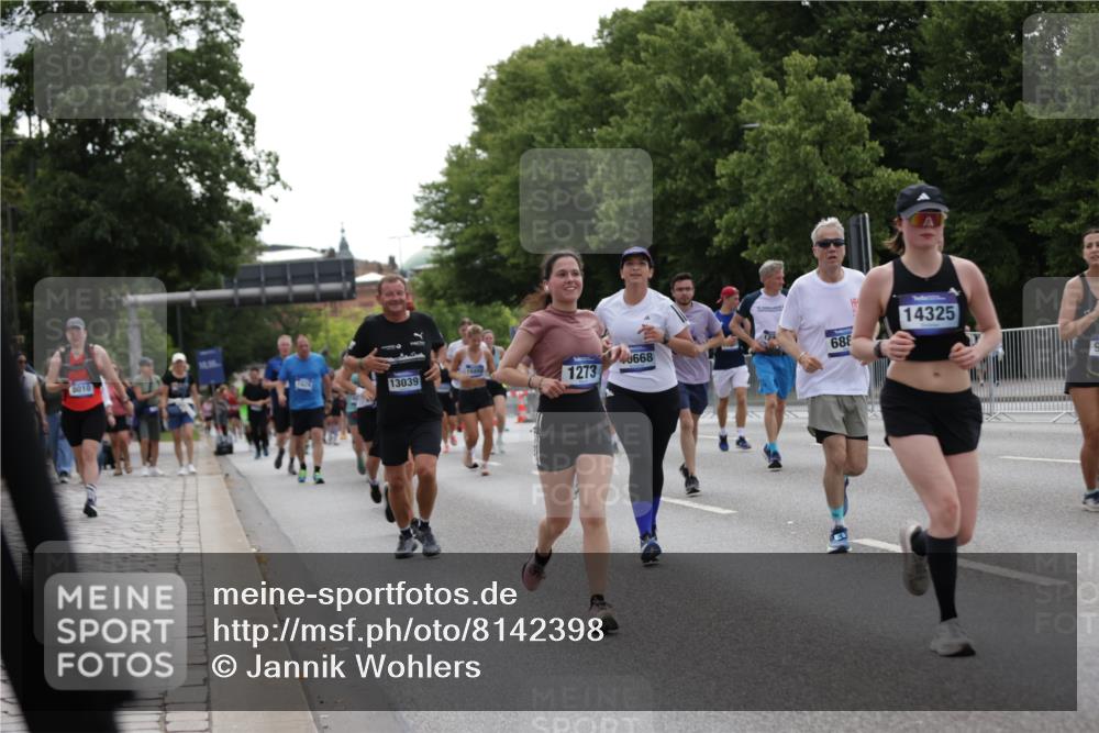 29.06.2025 - hella hamburg halbmarathon Jannik Wohlers http://msf.ph/oto/8142398 29.06.2025 10:44:30 Lombardsbrücke 1024, 1273, 1629, 1924, 2007, 2674, 2779, 3570, 4275, 6841, 6888, 8582, 8907, 9036, 9084, 9085, 9331, 9333, 10562, 10566, 10668, 10707, 11272, 12198, 12318, 12394, 13039, 13261, 13580, 14325, 15809, 16101, 16494, 16577, 16850, 17372, 17521, 18084, 18230, 18294 meine-sportfotos.de