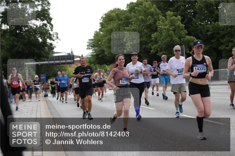 29.06.2025 - hella hamburg halbmarathon Jannik Wohlers http://msf.ph/oto/8142403 29.06.2025 10:44:30 Lombardsbrücke 1024, 1273, 1629, 1924, 2007, 2674, 2779, 3570, 4275, 6841, 6888, 8582, 8907, 9036, 9084, 9085, 9331, 9333, 10562, 10566, 10668, 10707, 11272, 12198, 12318, 12394, 13039, 13261, 13580, 14325, 15809, 16101, 16494, 16577, 16850, 17372, 17521, 18084, 18230, 18294 meine-sportfotos.de