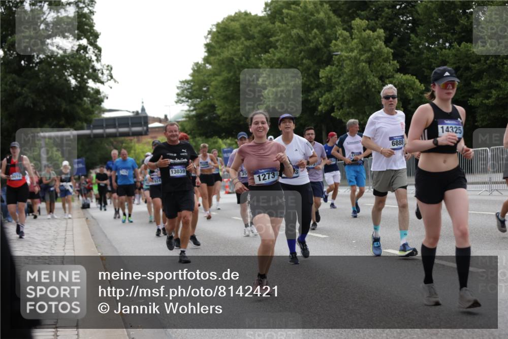 29.06.2025 - hella hamburg halbmarathon Jannik Wohlers http://msf.ph/oto/8142421 29.06.2025 10:44:30 Lombardsbrücke 1024, 1273, 1629, 1924, 2007, 2674, 2779, 3570, 4275, 6841, 6888, 8582, 8907, 9036, 9084, 9085, 9331, 9333, 10562, 10566, 10668, 10707, 11272, 12198, 12318, 12394, 13039, 13261, 13580, 14325, 15809, 16101, 16494, 16577, 16850, 17372, 17521, 18084, 18230, 18294 meine-sportfotos.de