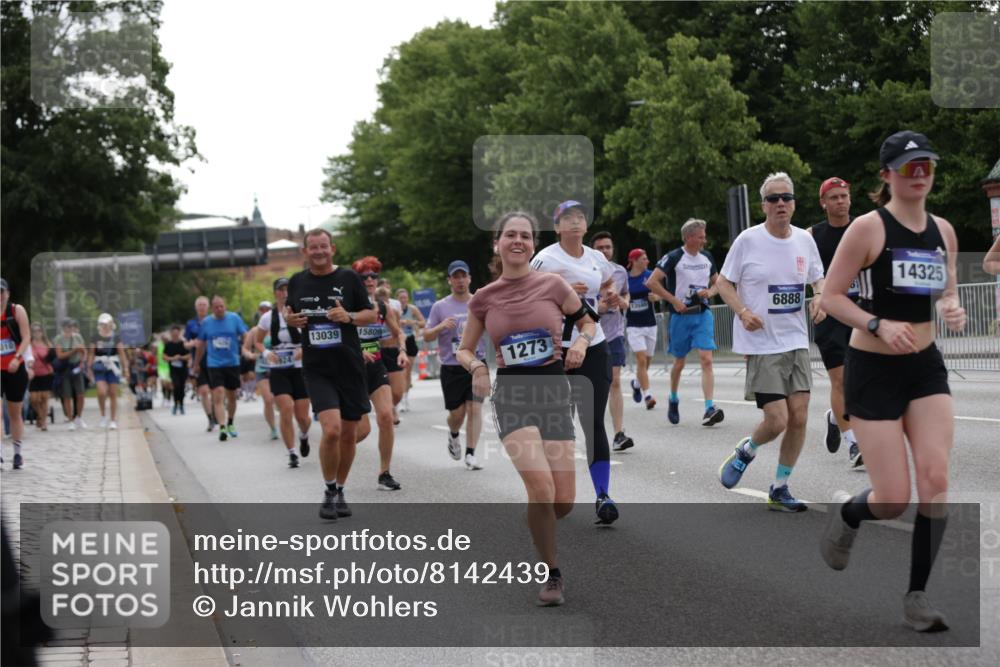 29.06.2025 - hella hamburg halbmarathon Jannik Wohlers http://msf.ph/oto/8142439 29.06.2025 10:44:30 Lombardsbrücke 1024, 1273, 1629, 1924, 2007, 2674, 2779, 3570, 4275, 6841, 6888, 8582, 8907, 9036, 9084, 9085, 9331, 9333, 10562, 10566, 10668, 10707, 11272, 12198, 12318, 12394, 13039, 13261, 13580, 14325, 15809, 16101, 16494, 16577, 16850, 17372, 17521, 18084, 18230, 18294 meine-sportfotos.de