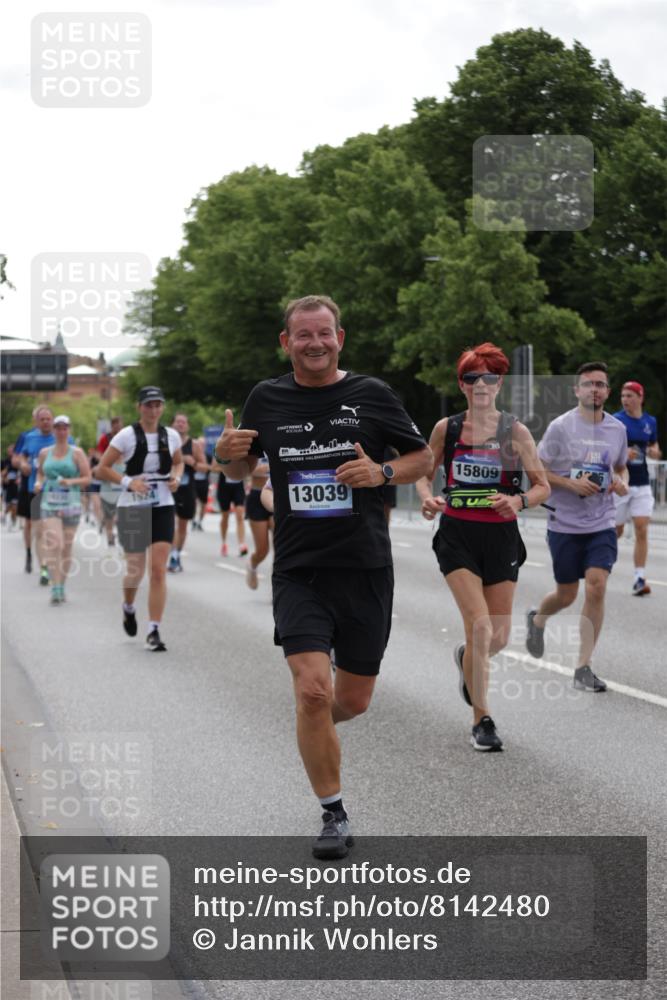 29.06.2025 - hella hamburg halbmarathon Jannik Wohlers http://msf.ph/oto/8142480 29.06.2025 10:44:33 Lombardsbrücke 1024, 1273, 1629, 1924, 2007, 2779, 3570, 4275, 5190, 6841, 6888, 7699, 7912, 8582, 8907, 9036, 9084, 9085, 10562, 10566, 10668, 10707, 11272, 12198, 12318, 12332, 12334, 12394, 13039, 13261, 13580, 14325, 14777, 15458, 15809, 16101, 16494, 16577, 16850, 17521, 18084, 18230, 18294 meine-sportfotos.de