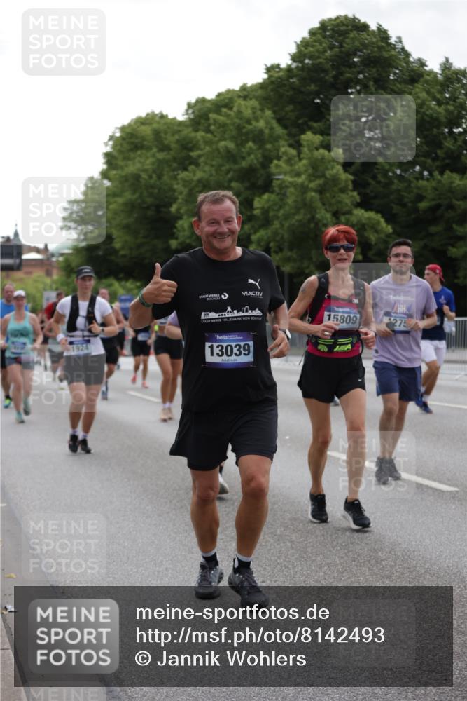 29.06.2025 - hella hamburg halbmarathon Jannik Wohlers http://msf.ph/oto/8142493 29.06.2025 10:44:33 Lombardsbrücke 1024, 1273, 1629, 1924, 2007, 2779, 3570, 4275, 5190, 6841, 6888, 7699, 7912, 8582, 8907, 9036, 9084, 9085, 10562, 10566, 10668, 10707, 11272, 12198, 12318, 12332, 12334, 12394, 13039, 13261, 13580, 14325, 14777, 15458, 15809, 16101, 16494, 16577, 16850, 17521, 18084, 18230, 18294 meine-sportfotos.de