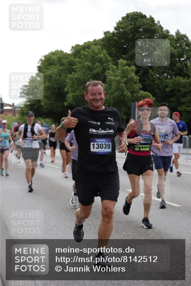 29.06.2025 - hella hamburg halbmarathon Jannik Wohlers http://msf.ph/oto/8142512 29.06.2025 10:44:33 Lombardsbrücke 1024, 1273, 1629, 1924, 2007, 2779, 3570, 4275, 5190, 6841, 6888, 7699, 7912, 8582, 8907, 9036, 9084, 9085, 10562, 10566, 10668, 10707, 11272, 12198, 12318, 12332, 12334, 12394, 13039, 13261, 13580, 14325, 14777, 15458, 15809, 16101, 16494, 16577, 16850, 17521, 18084, 18230, 18294 meine-sportfotos.de