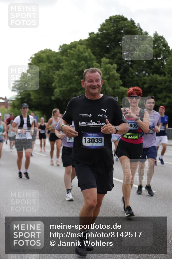 29.06.2025 - hella hamburg halbmarathon Jannik Wohlers http://msf.ph/oto/8142517 29.06.2025 10:44:33 Lombardsbrücke 1024, 1273, 1629, 1924, 2007, 2779, 3570, 4275, 5190, 6841, 6888, 7699, 7912, 8582, 8907, 9036, 9084, 9085, 10562, 10566, 10668, 10707, 11272, 12198, 12318, 12332, 12334, 12394, 13039, 13261, 13580, 14325, 14777, 15458, 15809, 16101, 16494, 16577, 16850, 17521, 18084, 18230, 18294 meine-sportfotos.de