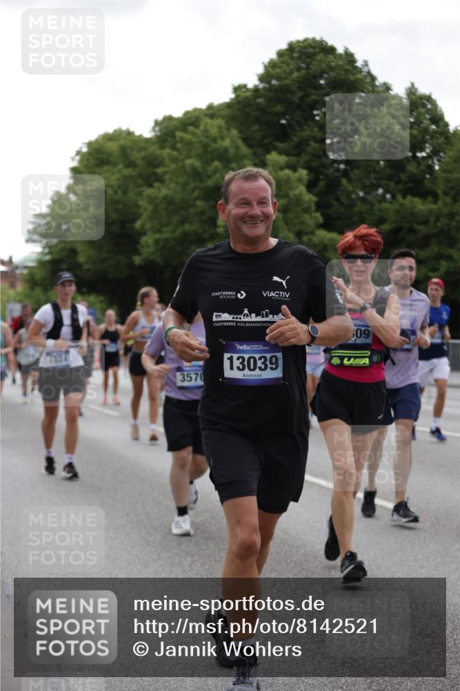 29.06.2025 - hella hamburg halbmarathon Jannik Wohlers http://msf.ph/oto/8142521 29.06.2025 10:44:33 Lombardsbrücke 1024, 1273, 1629, 1924, 2007, 2779, 3570, 4275, 5190, 6841, 6888, 7699, 7912, 8582, 8907, 9036, 9084, 9085, 10562, 10566, 10668, 10707, 11272, 12198, 12318, 12332, 12334, 12394, 13039, 13261, 13580, 14325, 14777, 15458, 15809, 16101, 16494, 16577, 16850, 17521, 18084, 18230, 18294 meine-sportfotos.de
