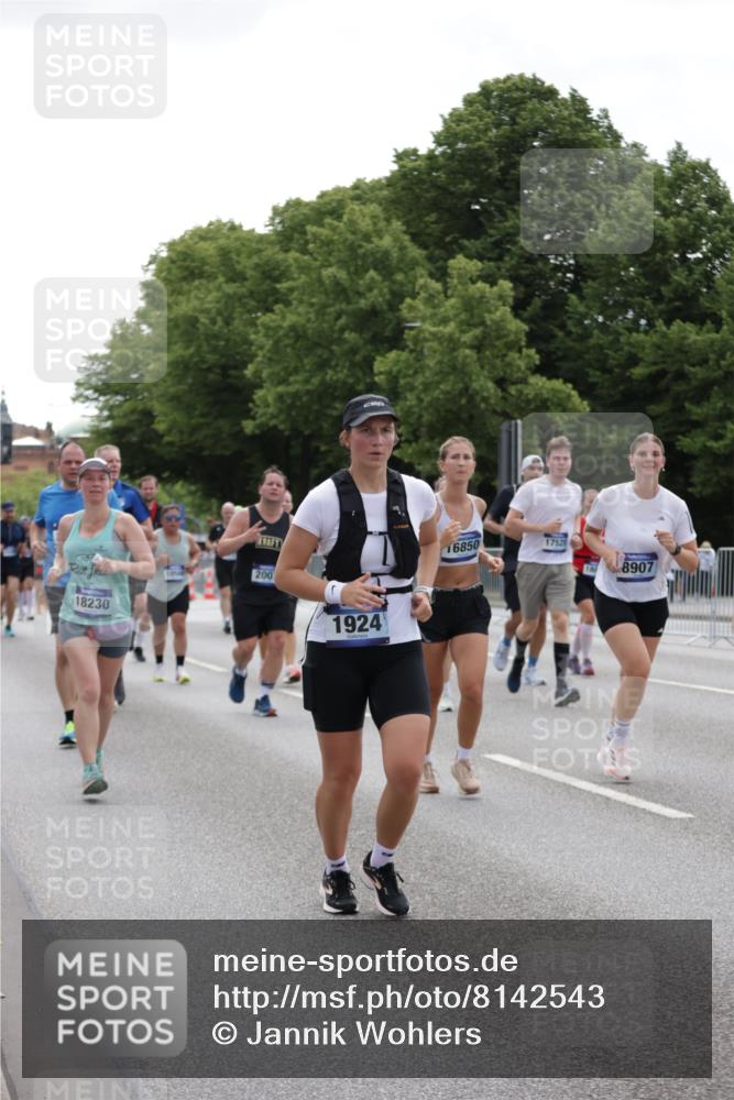 29.06.2025 - hella hamburg halbmarathon Jannik Wohlers http://msf.ph/oto/8142543 29.06.2025 10:44:36 Lombardsbrücke 1024, 1273, 1629, 1685, 1924, 2007, 2779, 3570, 4275, 4337, 5190, 6509, 6841, 6888, 7699, 7912, 8582, 8594, 8762, 8907, 9036, 10562, 10566, 10668, 10707, 12198, 12332, 12334, 12394, 13039, 13261, 13580, 14325, 14777, 15458, 15809, 16101, 16494, 16850, 17521, 18084, 18230, 18294 meine-sportfotos.de
