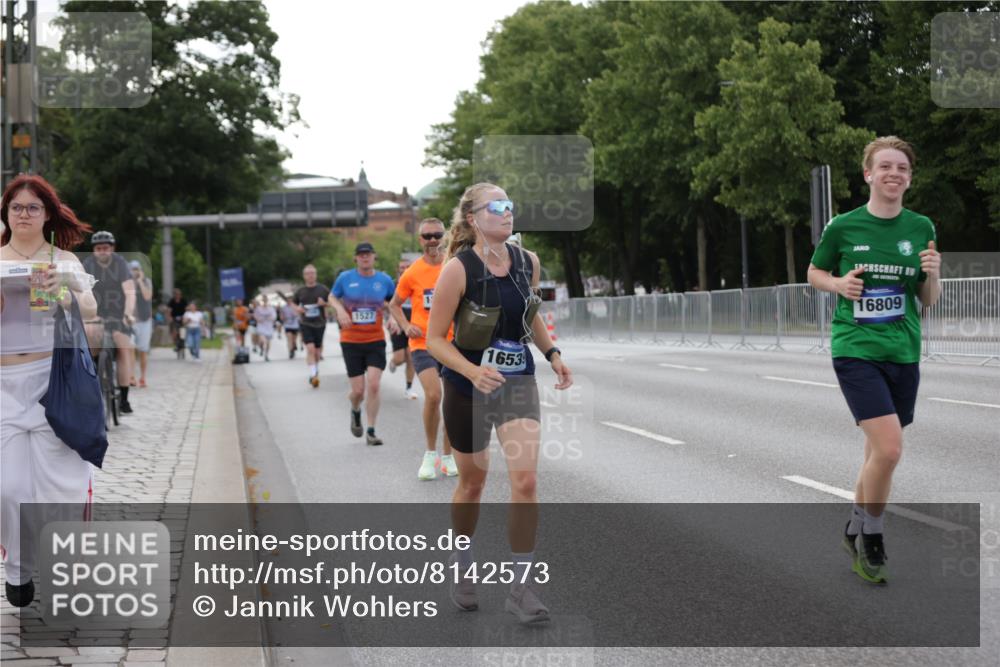 29.06.2025 - hella hamburg halbmarathon Jannik Wohlers http://msf.ph/oto/8142573 29.06.2025 10:07:36 Lombardsbrücke 1079, 1527, 2309, 3328, 4228, 4864, 5287, 7348, 8585, 9071, 9966, 12789, 12893, 13458, 15785, 16809, 16915, 18325, 18531 meine-sportfotos.de