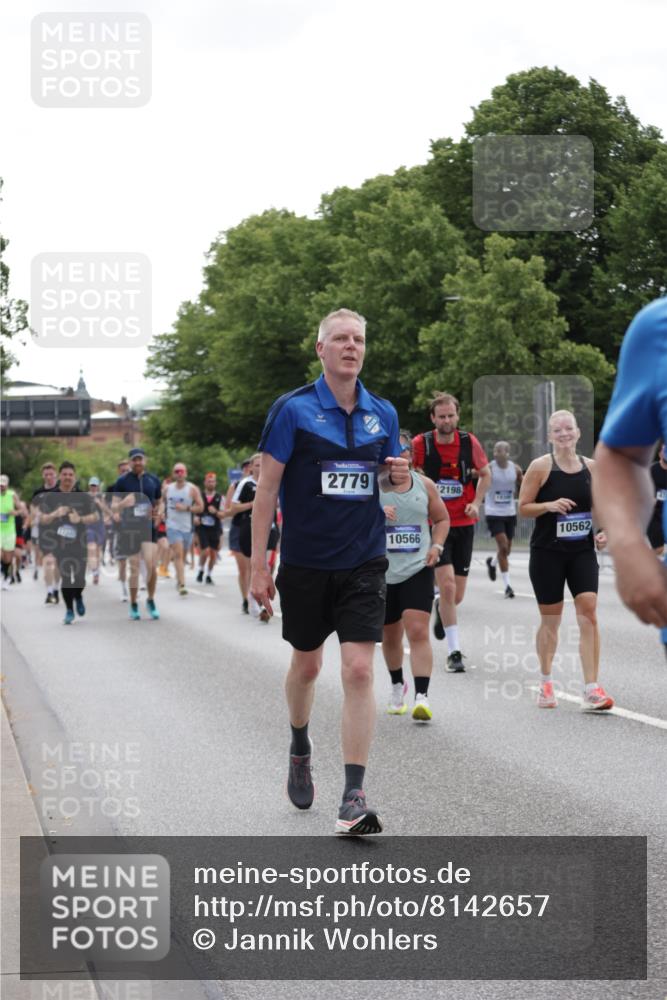 29.06.2025 - hella hamburg halbmarathon Jannik Wohlers http://msf.ph/oto/8142657 29.06.2025 10:44:39 Lombardsbrücke 1024, 1273, 1629, 1685, 1924, 2007, 2779, 3570, 4186, 4275, 4337, 5190, 6509, 6841, 6888, 7699, 7912, 8594, 8762, 8907, 9036, 10562, 10566, 10668, 10707, 12198, 12332, 12334, 12394, 13039, 13261, 13580, 14758, 14777, 15458, 15750, 15751, 15998, 16850, 17521, 18084, 18230, 18294 meine-sportfotos.de