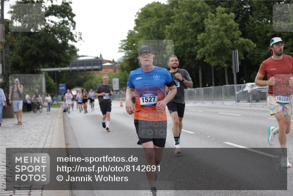 29.06.2025 - hella hamburg halbmarathon Jannik Wohlers http://msf.ph/oto/8142691 29.06.2025 10:07:40 Lombardsbrücke 1079, 1527, 2309, 3328, 4228, 4864, 5287, 7348, 8585, 9966, 12658, 12893, 13458, 15785, 16809, 18325, 18531 meine-sportfotos.de