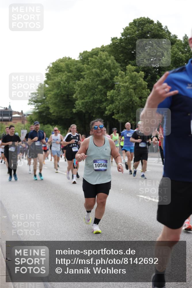 29.06.2025 - hella hamburg halbmarathon Jannik Wohlers http://msf.ph/oto/8142692 29.06.2025 10:44:41 Lombardsbrücke 1024, 1273, 1629, 1685, 1924, 2007, 2779, 3160, 3164, 3570, 4186, 4275, 4337, 4851, 5190, 6509, 6888, 7699, 7912, 8594, 8762, 8907, 9036, 10562, 10566, 10668, 10707, 11393, 12198, 12332, 12334, 12394, 12793, 13039, 13261, 13580, 14513, 14758, 14777, 15458, 15750, 15751, 15998, 16850, 17521, 18084, 18230, 18294 meine-sportfotos.de