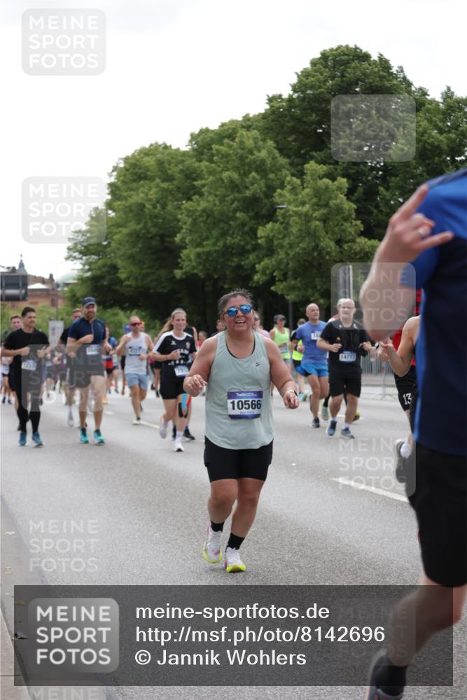 29.06.2025 - hella hamburg halbmarathon Jannik Wohlers http://msf.ph/oto/8142696 29.06.2025 10:44:41 Lombardsbrücke 1024, 1273, 1629, 1685, 1924, 2007, 2779, 3160, 3164, 3570, 4186, 4275, 4337, 4851, 5190, 6509, 6888, 7699, 7912, 8594, 8762, 8907, 9036, 10562, 10566, 10668, 10707, 11393, 12198, 12332, 12334, 12394, 12793, 13039, 13261, 13580, 14513, 14758, 14777, 15458, 15750, 15751, 15998, 16850, 17521, 18084, 18230, 18294 meine-sportfotos.de