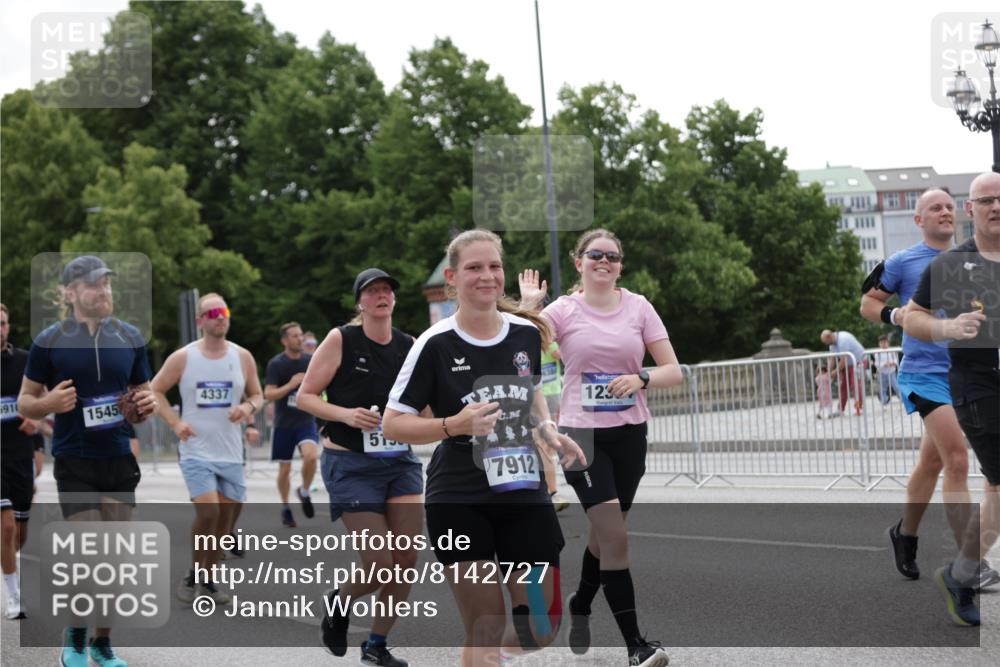 29.06.2025 - hella hamburg halbmarathon Jannik Wohlers http://msf.ph/oto/8142727 29.06.2025 10:44:45 Lombardsbrücke 1024, 1685, 1798, 2007, 2779, 3160, 3164, 3879, 3993, 4186, 4337, 4504, 4820, 4851, 5099, 5108, 5190, 5636, 6509, 6788, 6980, 7699, 7912, 8594, 8605, 8762, 8907, 10562, 10566, 10707, 11314, 11393, 12198, 12332, 12334, 12394, 12793, 12905, 13555, 13580, 14002, 14513, 14758, 14777, 15458, 15750, 15751, 15998, 16850, 17521, 18084, 18230, 18294 meine-sportfotos.de