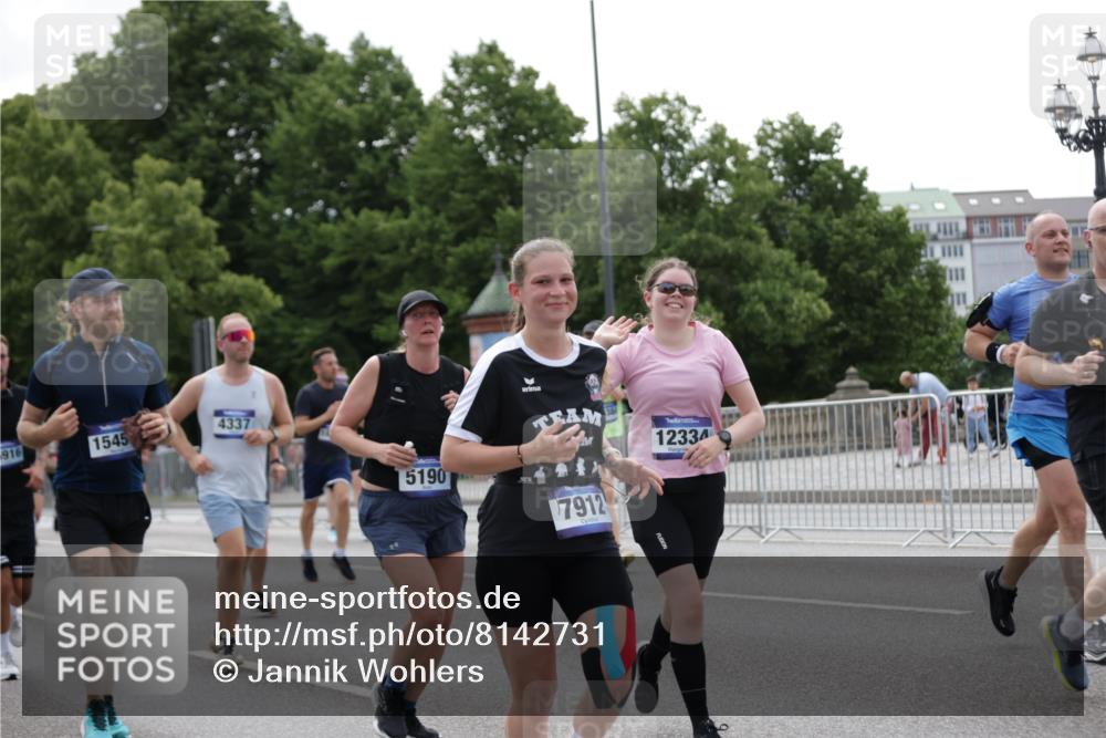 29.06.2025 - hella hamburg halbmarathon Jannik Wohlers http://msf.ph/oto/8142731 29.06.2025 10:44:45 Lombardsbrücke 1024, 1685, 1798, 2007, 2779, 3160, 3164, 3879, 3993, 4186, 4337, 4504, 4820, 4851, 5099, 5108, 5190, 5636, 6509, 6788, 6980, 7699, 7912, 8594, 8605, 8762, 8907, 10562, 10566, 10707, 11314, 11393, 12198, 12332, 12334, 12394, 12793, 12905, 13555, 13580, 14002, 14513, 14758, 14777, 15458, 15750, 15751, 15998, 16850, 17521, 18084, 18230, 18294 meine-sportfotos.de