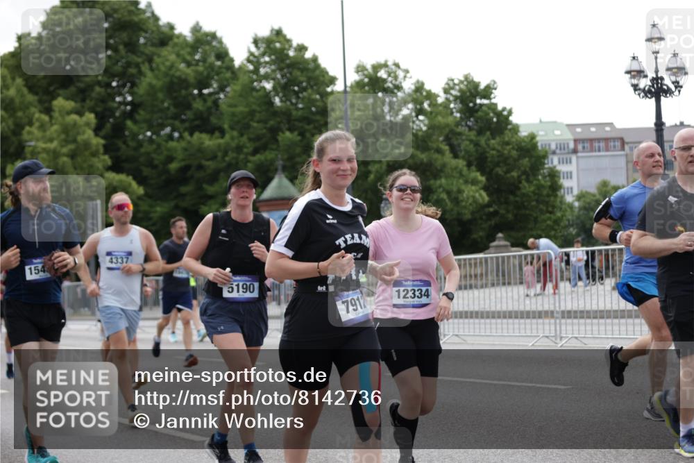 29.06.2025 - hella hamburg halbmarathon Jannik Wohlers http://msf.ph/oto/8142736 29.06.2025 10:44:45 Lombardsbrücke 1024, 1685, 1798, 2007, 2779, 3160, 3164, 3879, 3993, 4186, 4337, 4504, 4820, 4851, 5099, 5108, 5190, 5636, 6509, 6788, 6980, 7699, 7912, 8594, 8605, 8762, 8907, 10562, 10566, 10707, 11314, 11393, 12198, 12332, 12334, 12394, 12793, 12905, 13555, 13580, 14002, 14513, 14758, 14777, 15458, 15750, 15751, 15998, 16850, 17521, 18084, 18230, 18294 meine-sportfotos.de