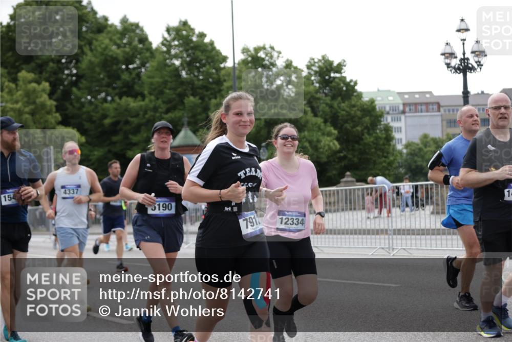 29.06.2025 - hella hamburg halbmarathon Jannik Wohlers http://msf.ph/oto/8142741 29.06.2025 10:44:45 Lombardsbrücke 1024, 1685, 1798, 2007, 2779, 3160, 3164, 3879, 3993, 4186, 4337, 4504, 4820, 4851, 5099, 5108, 5190, 5636, 6509, 6788, 6980, 7699, 7912, 8594, 8605, 8762, 8907, 10562, 10566, 10707, 11314, 11393, 12198, 12332, 12334, 12394, 12793, 12905, 13555, 13580, 14002, 14513, 14758, 14777, 15458, 15750, 15751, 15998, 16850, 17521, 18084, 18230, 18294 meine-sportfotos.de