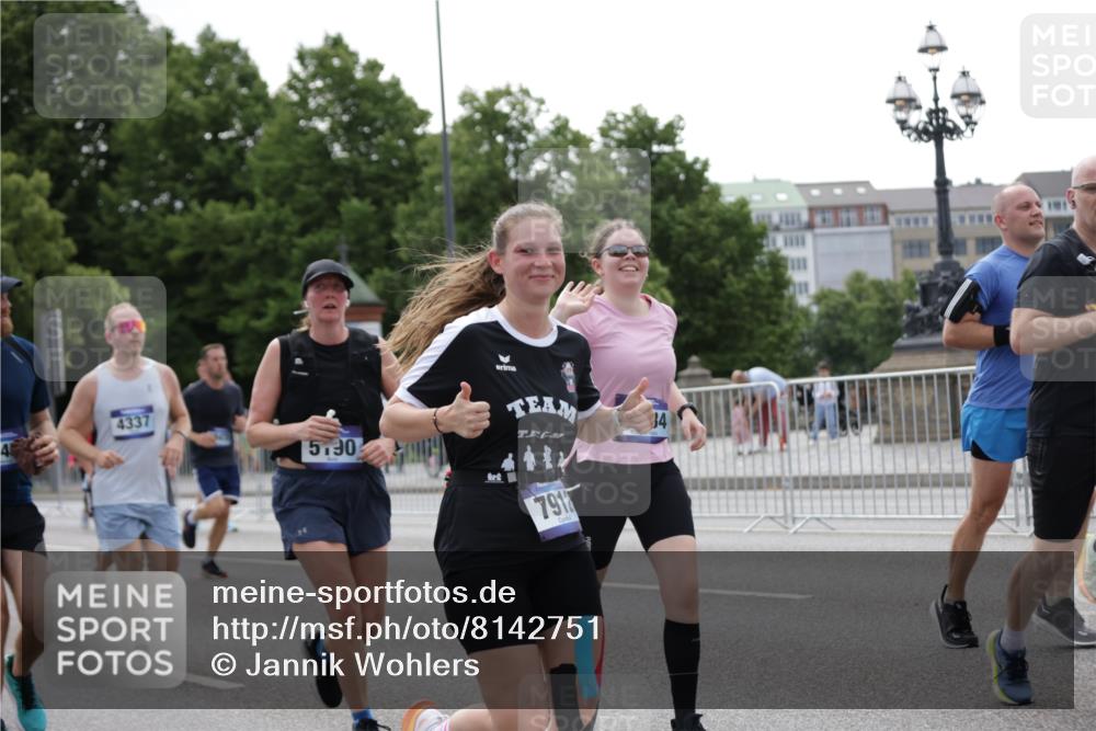 29.06.2025 - hella hamburg halbmarathon Jannik Wohlers http://msf.ph/oto/8142751 29.06.2025 10:44:45 Lombardsbrücke 1024, 1685, 1798, 2007, 2779, 3160, 3164, 3879, 3993, 4186, 4337, 4504, 4820, 4851, 5099, 5108, 5190, 5636, 6509, 6788, 6980, 7699, 7912, 8594, 8605, 8762, 8907, 10562, 10566, 10707, 11314, 11393, 12198, 12332, 12334, 12394, 12793, 12905, 13555, 13580, 14002, 14513, 14758, 14777, 15458, 15750, 15751, 15998, 16850, 17521, 18084, 18230, 18294 meine-sportfotos.de