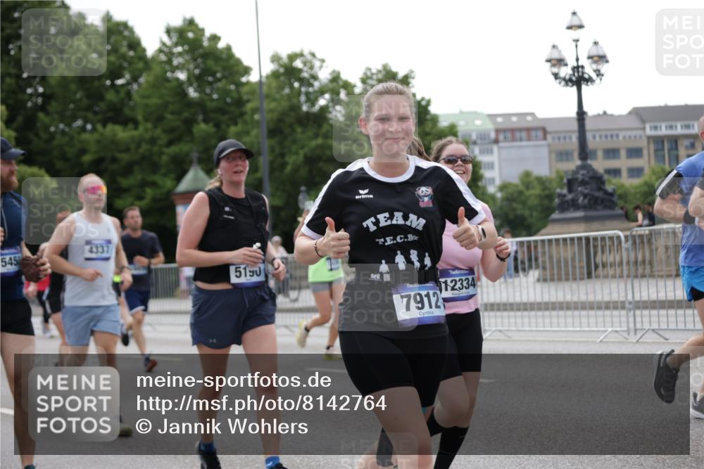 29.06.2025 - hella hamburg halbmarathon Jannik Wohlers http://msf.ph/oto/8142764 29.06.2025 10:44:45 Lombardsbrücke 1024, 1685, 1798, 2007, 2779, 3160, 3164, 3879, 3993, 4186, 4337, 4504, 4820, 4851, 5099, 5108, 5190, 5636, 6509, 6788, 6980, 7699, 7912, 8594, 8605, 8762, 8907, 10562, 10566, 10707, 11314, 11393, 12198, 12332, 12334, 12394, 12793, 12905, 13555, 13580, 14002, 14513, 14758, 14777, 15458, 15750, 15751, 15998, 16850, 17521, 18084, 18230, 18294 meine-sportfotos.de