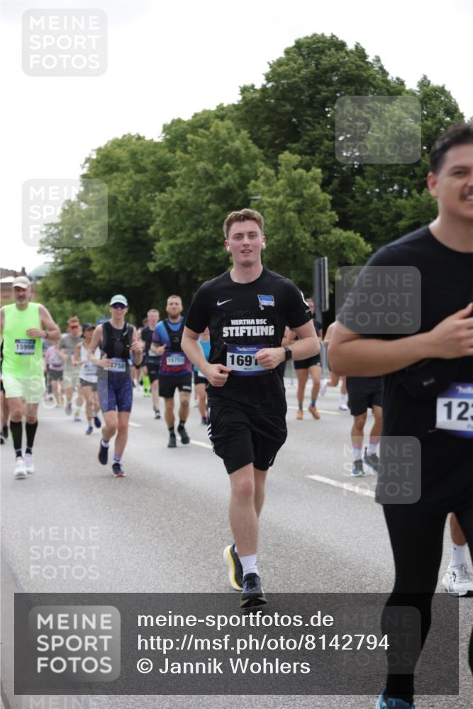 29.06.2025 - hella hamburg halbmarathon Jannik Wohlers http://msf.ph/oto/8142794 29.06.2025 10:44:47 Lombardsbrücke 1024, 1685, 1798, 2007, 2779, 3160, 3164, 3879, 3993, 4099, 4102, 4186, 4337, 4504, 4820, 4851, 5099, 5108, 5190, 5636, 6509, 6763, 6788, 6980, 7699, 7912, 8594, 8605, 8762, 8907, 10562, 10566, 11119, 11314, 11393, 11473, 11474, 12198, 12332, 12334, 12394, 12415, 12793, 12856, 12905, 13555, 14002, 14185, 14410, 14513, 14758, 14777, 15011, 15450, 15458, 15750, 15751, 15998, 17521, 18084, 18230, 18294 meine-sportfotos.de