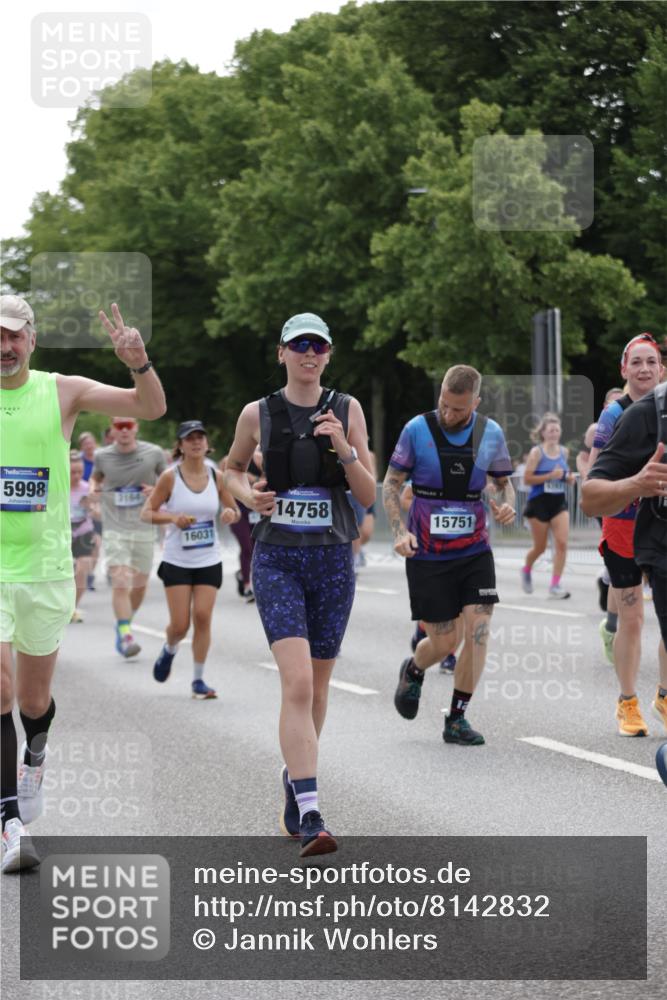 29.06.2025 - hella hamburg halbmarathon Jannik Wohlers http://msf.ph/oto/8142832 29.06.2025 10:44:49 Lombardsbrücke 1685, 1798, 3160, 3164, 3879, 3993, 4099, 4102, 4186, 4337, 4504, 4820, 4851, 5099, 5108, 5190, 5636, 5949, 6509, 6763, 6788, 6911, 6980, 7699, 7912, 8594, 8605, 8762, 10225, 10562, 10566, 11119, 11314, 11393, 11473, 11474, 11725, 12198, 12332, 12334, 12415, 12793, 12856, 12878, 12905, 13555, 14002, 14185, 14379, 14410, 14513, 14742, 14758, 14777, 15011, 15450, 15458, 15517, 15557, 15750, 15751, 15998, 17521, 18084, 18294 meine-sportfotos.de