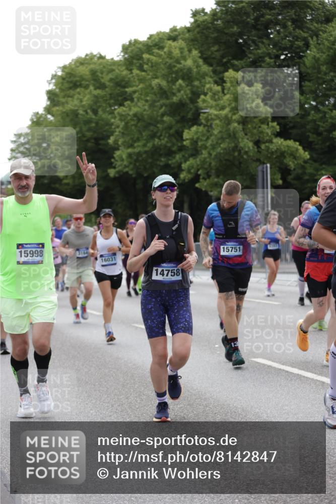 29.06.2025 - hella hamburg halbmarathon Jannik Wohlers http://msf.ph/oto/8142847 29.06.2025 10:44:49 Lombardsbrücke 1685, 1798, 3160, 3164, 3879, 3993, 4099, 4102, 4186, 4337, 4504, 4820, 4851, 5099, 5108, 5190, 5636, 5949, 6509, 6763, 6788, 6911, 6980, 7699, 7912, 8594, 8605, 8762, 10225, 10562, 10566, 11119, 11314, 11393, 11473, 11474, 11725, 12198, 12332, 12334, 12415, 12793, 12856, 12878, 12905, 13555, 14002, 14185, 14379, 14410, 14513, 14742, 14758, 14777, 15011, 15450, 15458, 15517, 15557, 15750, 15751, 15998, 17521, 18084, 18294 meine-sportfotos.de
