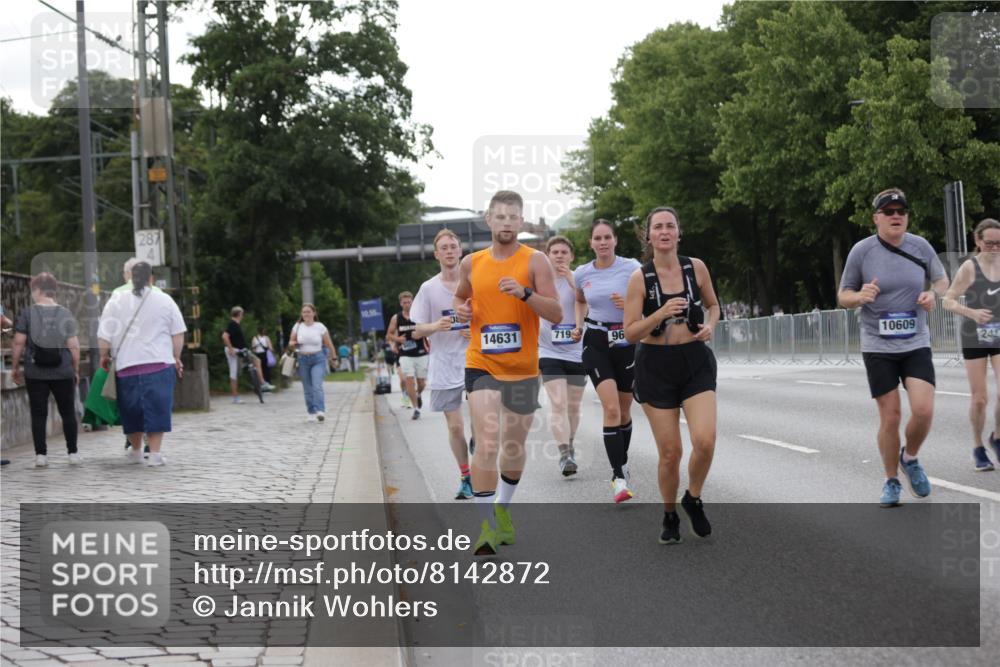 29.06.2025 - hella hamburg halbmarathon Jannik Wohlers http://msf.ph/oto/8142872 29.06.2025 10:07:52 Lombardsbrücke 2427, 5926, 7198, 7348, 7476, 8585, 9457, 9616, 9823, 10609, 10857, 12658, 13014, 14631, 15429, 18325 meine-sportfotos.de