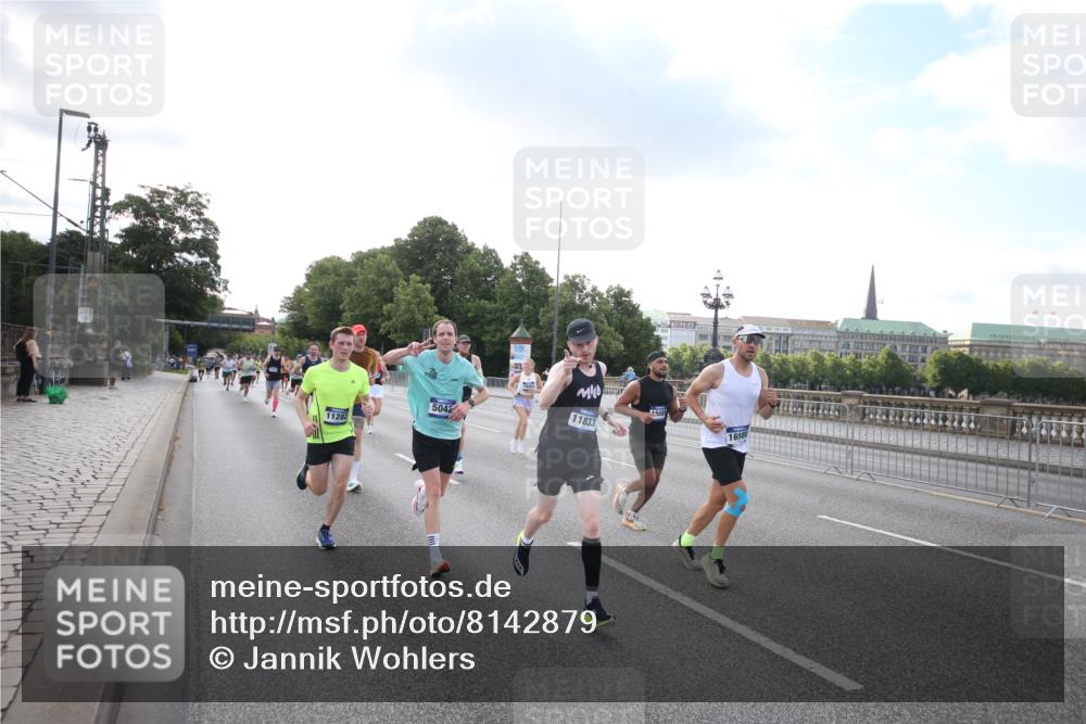 29.06.2025 - hella hamburg halbmarathon Jannik Wohlers http://msf.ph/oto/8142879 29.06.2025 09:45:47 Lombardsbrücke 2525, 3809, 3843, 3955, 4463, 4812, 5042, 6169, 6495, 7055, 7186, 7845, 8956, 9345, 10453, 11199, 11282, 11833, 12189, 14276, 14293, 14548, 14699, 15115, 15391, 15689, 16148, 16507, 16580, 16695, 16963, 17056, 17213, 17768, 17826, 18235, 18562, 18563, 18854, 19022, 19118 meine-sportfotos.de
