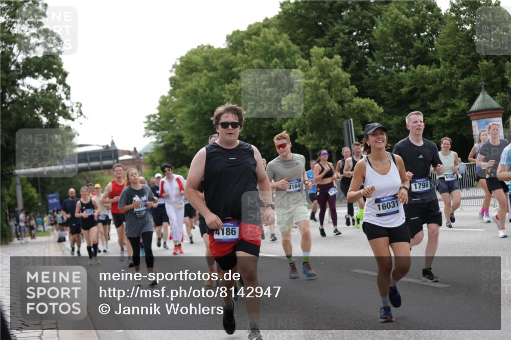 29.06.2025 - hella hamburg halbmarathon Jannik Wohlers http://msf.ph/oto/8142947 29.06.2025 10:44:52 Lombardsbrücke 1685, 1798, 3160, 3164, 3357, 3377, 3879, 3993, 4099, 4102, 4186, 4306, 4337, 4504, 4820, 4851, 5099, 5108, 5190, 5339, 5636, 5949, 6150, 6509, 6763, 6788, 6911, 6980, 7530, 7699, 7912, 8594, 8605, 8762, 10225, 11119, 11314, 11393, 11473, 11474, 11725, 12332, 12334, 12415, 12793, 12856, 12878, 12905, 13555, 14002, 14185, 14232, 14379, 14410, 14513, 14742, 14758, 14777, 15011, 15450, 15458, 15517, 15557, 15692, 15750, 15751, 15998 meine-sportfotos.de