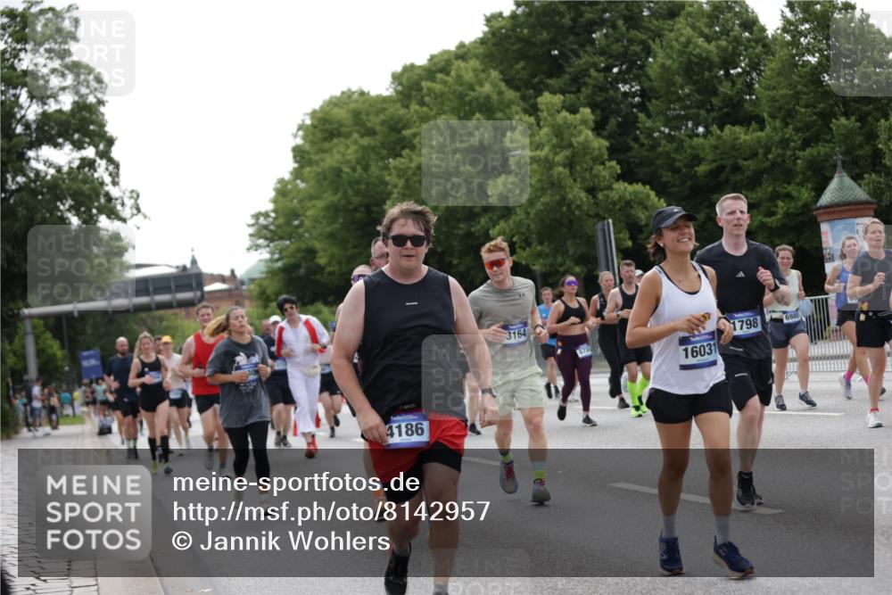 29.06.2025 - hella hamburg halbmarathon Jannik Wohlers http://msf.ph/oto/8142957 29.06.2025 10:44:52 Lombardsbrücke 1685, 1798, 3160, 3164, 3357, 3377, 3879, 3993, 4099, 4102, 4186, 4306, 4337, 4504, 4820, 4851, 5099, 5108, 5190, 5339, 5636, 5949, 6150, 6509, 6763, 6788, 6911, 6980, 7530, 7699, 7912, 8594, 8605, 8762, 10225, 11119, 11314, 11393, 11473, 11474, 11725, 12332, 12334, 12415, 12793, 12856, 12878, 12905, 13555, 14002, 14185, 14232, 14379, 14410, 14513, 14742, 14758, 14777, 15011, 15450, 15458, 15517, 15557, 15692, 15750, 15751, 15998 meine-sportfotos.de