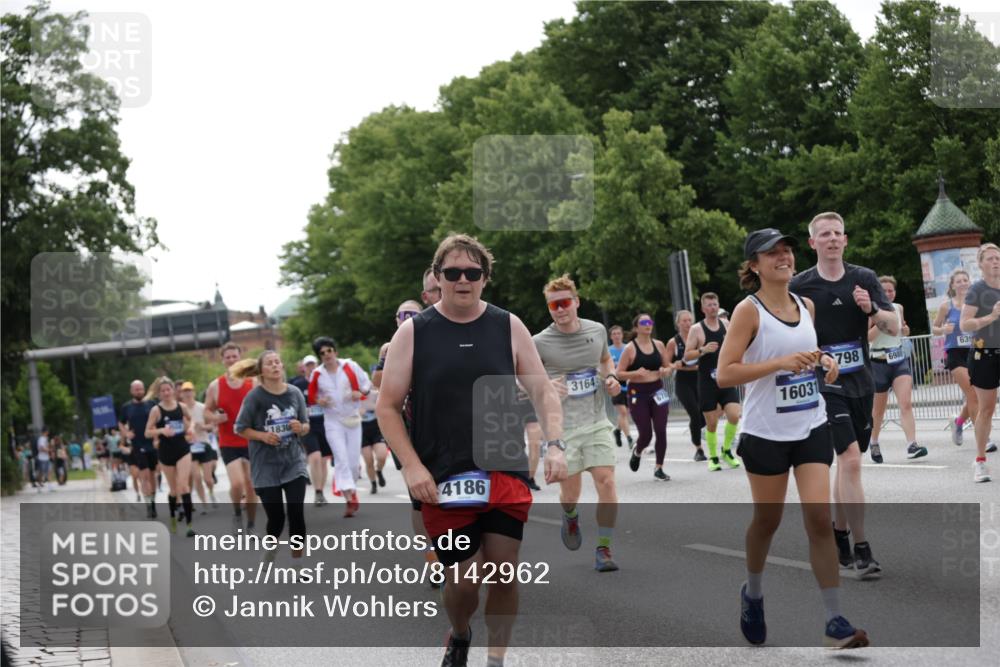 29.06.2025 - hella hamburg halbmarathon Jannik Wohlers http://msf.ph/oto/8142962 29.06.2025 10:44:52 Lombardsbrücke 1685, 1798, 3160, 3164, 3357, 3377, 3879, 3993, 4099, 4102, 4186, 4306, 4337, 4504, 4820, 4851, 5099, 5108, 5190, 5339, 5636, 5949, 6150, 6509, 6763, 6788, 6911, 6980, 7530, 7699, 7912, 8594, 8605, 8762, 10225, 11119, 11314, 11393, 11473, 11474, 11725, 12332, 12334, 12415, 12793, 12856, 12878, 12905, 13555, 14002, 14185, 14232, 14379, 14410, 14513, 14742, 14758, 14777, 15011, 15450, 15458, 15517, 15557, 15692, 15750, 15751, 15998 meine-sportfotos.de