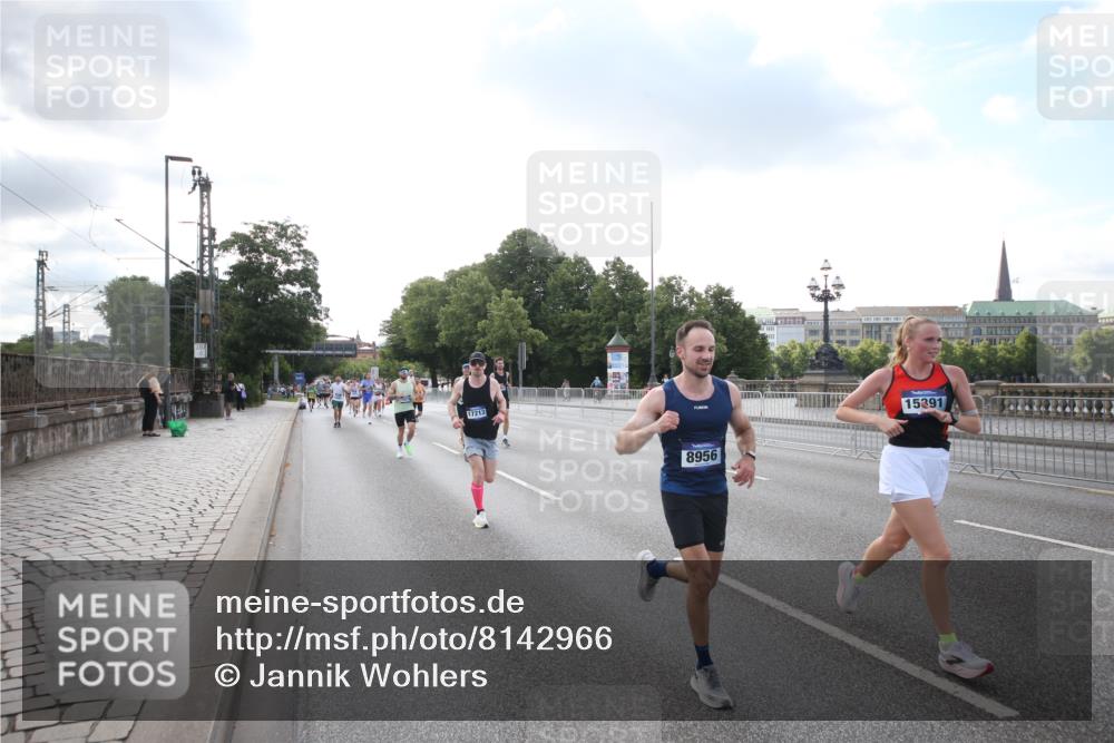 29.06.2025 - hella hamburg halbmarathon Jannik Wohlers http://msf.ph/oto/8142966 29.06.2025 09:45:50 Lombardsbrücke 2525, 3809, 3843, 3955, 4812, 5042, 6169, 6495, 7055, 7845, 7901, 8864, 8956, 9345, 10453, 11199, 11282, 11833, 13252, 13617, 14276, 14293, 14699, 15115, 15391, 15689, 16507, 16580, 16695, 16931, 16963, 17056, 17213, 17768, 17826, 18235, 18562, 18563, 19118 meine-sportfotos.de