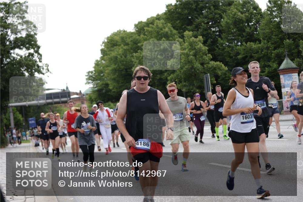 29.06.2025 - hella hamburg halbmarathon Jannik Wohlers http://msf.ph/oto/8142967 29.06.2025 10:44:52 Lombardsbrücke 1685, 1798, 3160, 3164, 3357, 3377, 3879, 3993, 4099, 4102, 4186, 4306, 4337, 4504, 4820, 4851, 5099, 5108, 5190, 5339, 5636, 5949, 6150, 6509, 6763, 6788, 6911, 6980, 7530, 7699, 7912, 8594, 8605, 8762, 10225, 11119, 11314, 11393, 11473, 11474, 11725, 12332, 12334, 12415, 12793, 12856, 12878, 12905, 13555, 14002, 14185, 14232, 14379, 14410, 14513, 14742, 14758, 14777, 15011, 15450, 15458, 15517, 15557, 15692, 15750, 15751, 15998 meine-sportfotos.de